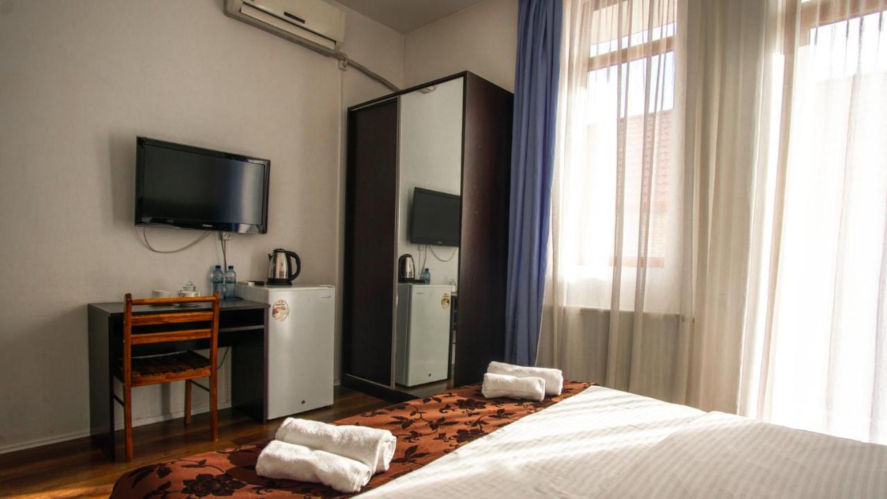 Aia Hotel ティビリシ エクステリア 写真